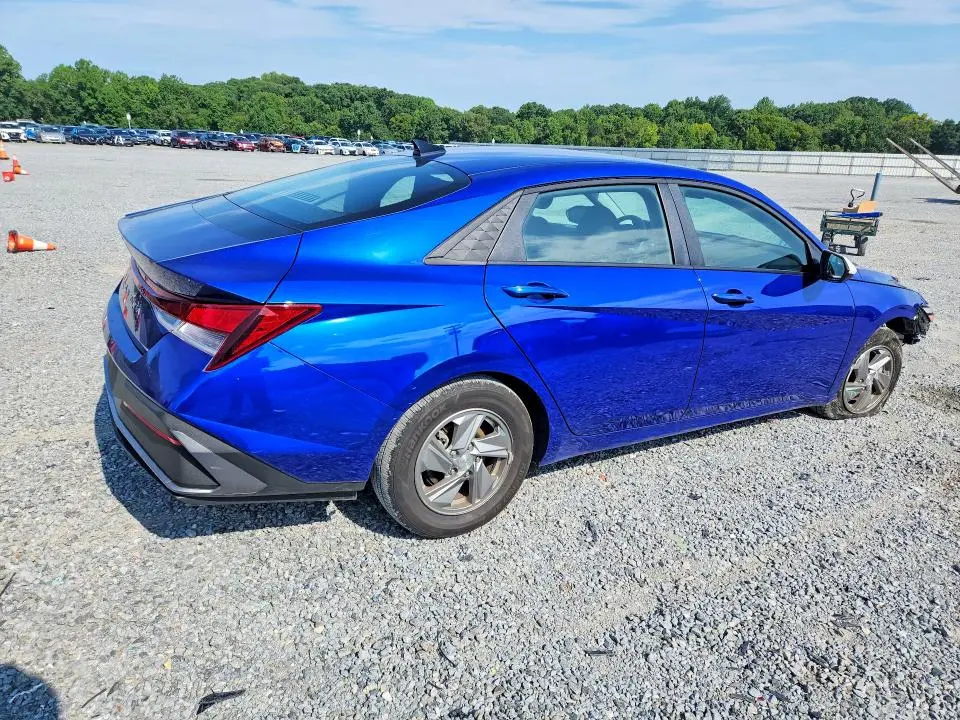 2025 HYUNDAI ELANTRA SE  