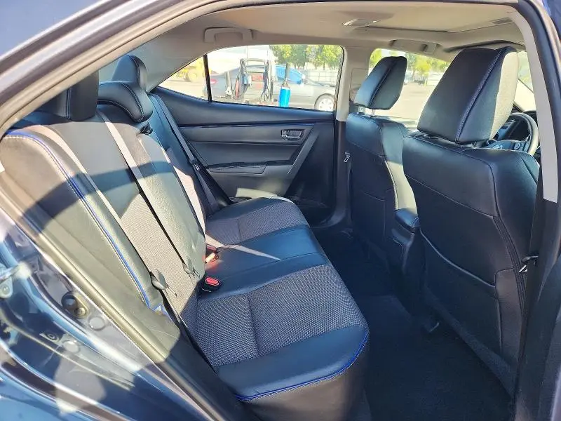 2017 TOYOTA COROLLA SE  