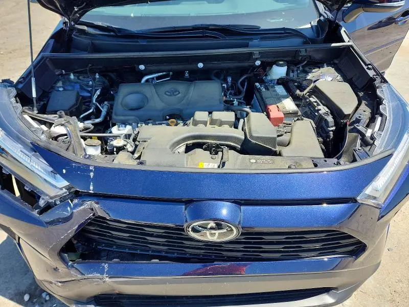 2025 TOYOTA RAV4 XLE  