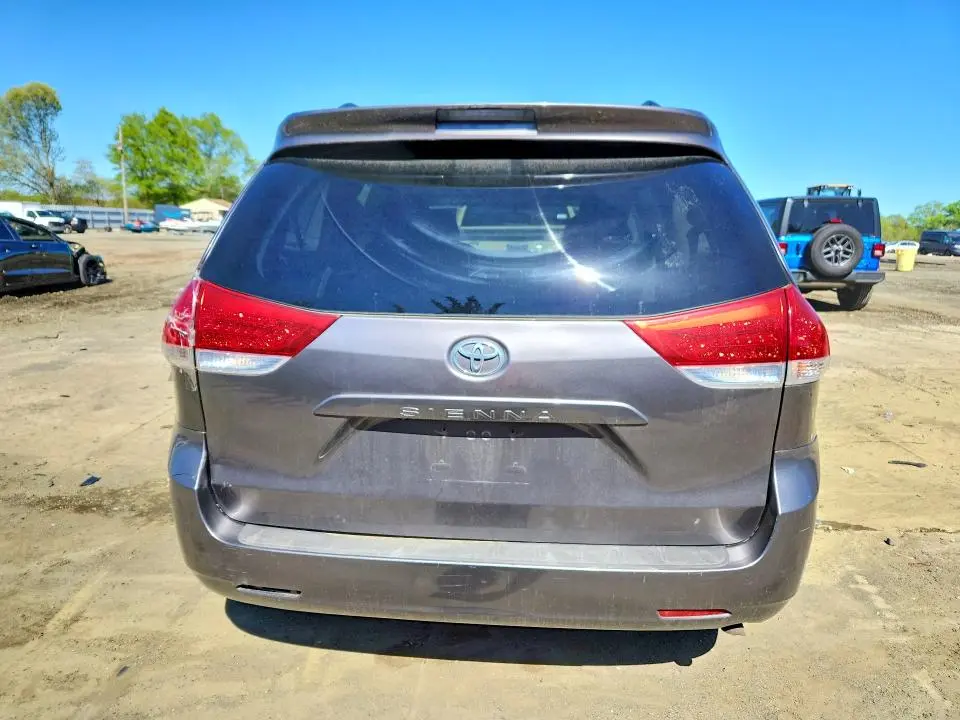 2012 TOYOTA SIENNA LE  