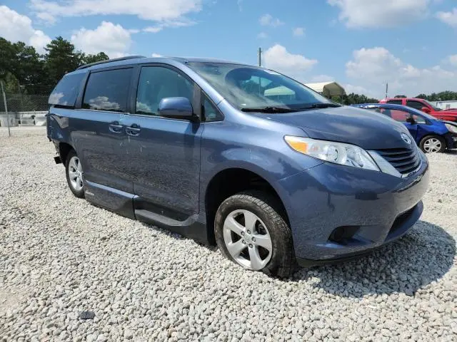 2017 TOYOTA SIENNA LE  