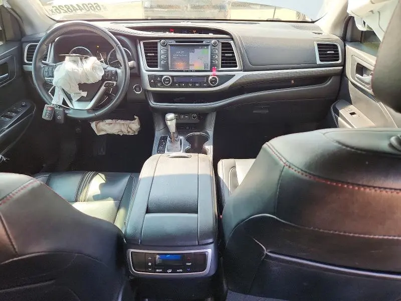 2019 TOYOTA HIGHLANDER SE  