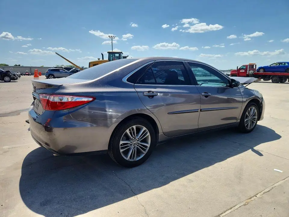2016 TOYOTA CAMRY SE  