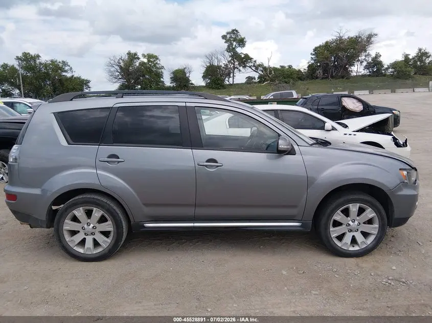 2013 MITSUBISHI OUTLANDER SE