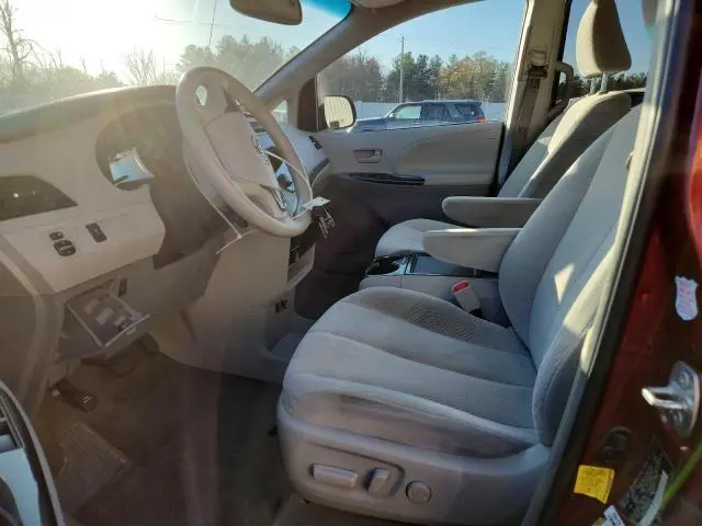 2013 TOYOTA SIENNA LE  