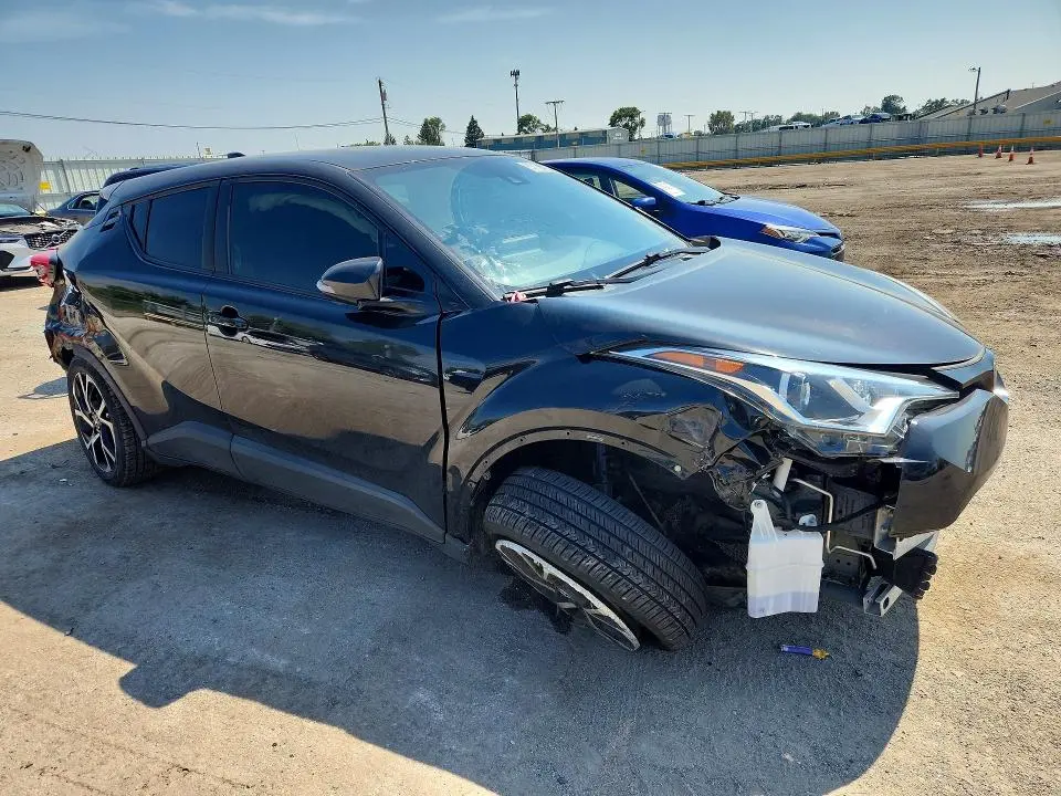 2019 TOYOTA C-HR XLE  