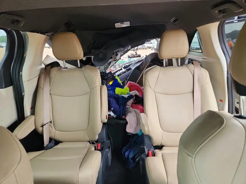2022 TOYOTA SIENNA XLE  