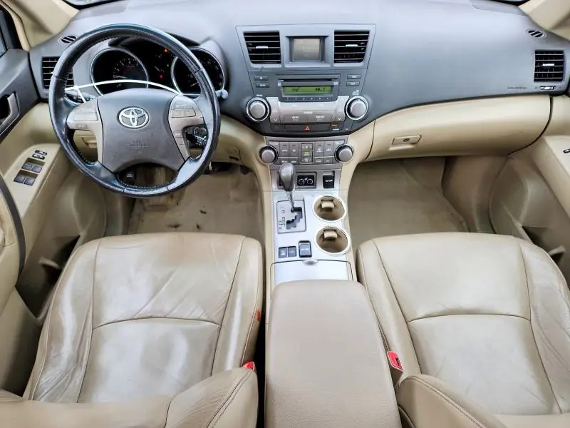 2010 TOYOTA HIGHLANDER SE  