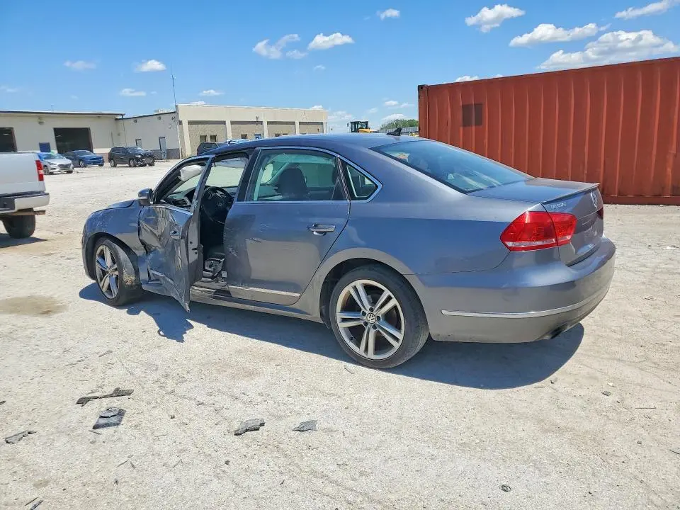 2015 VOLKSWAGEN PASSAT SE  