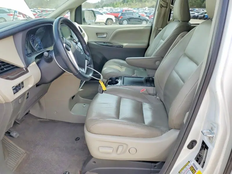 2016 TOYOTA SIENNA XLE PREMIUM 8-PASSENGER  
