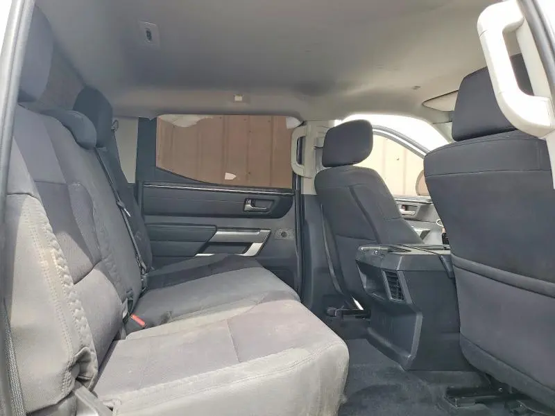 2023 TOYOTA TUNDRA SR5  