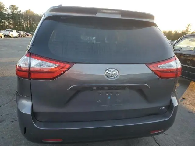 2017 TOYOTA SIENNA LE  