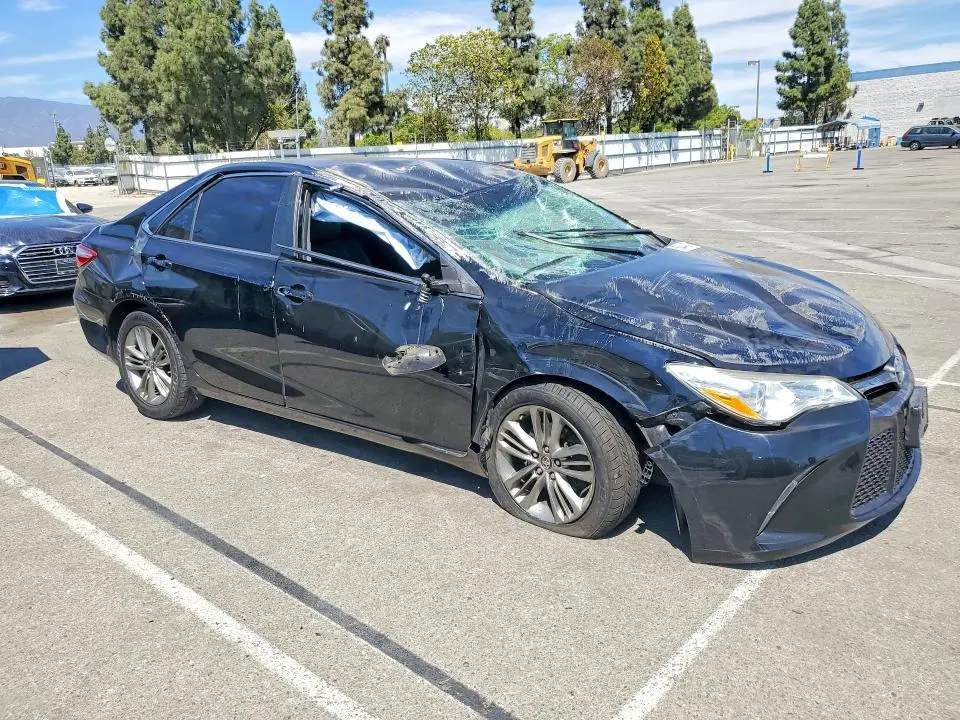 2016 TOYOTA CAMRY SE  