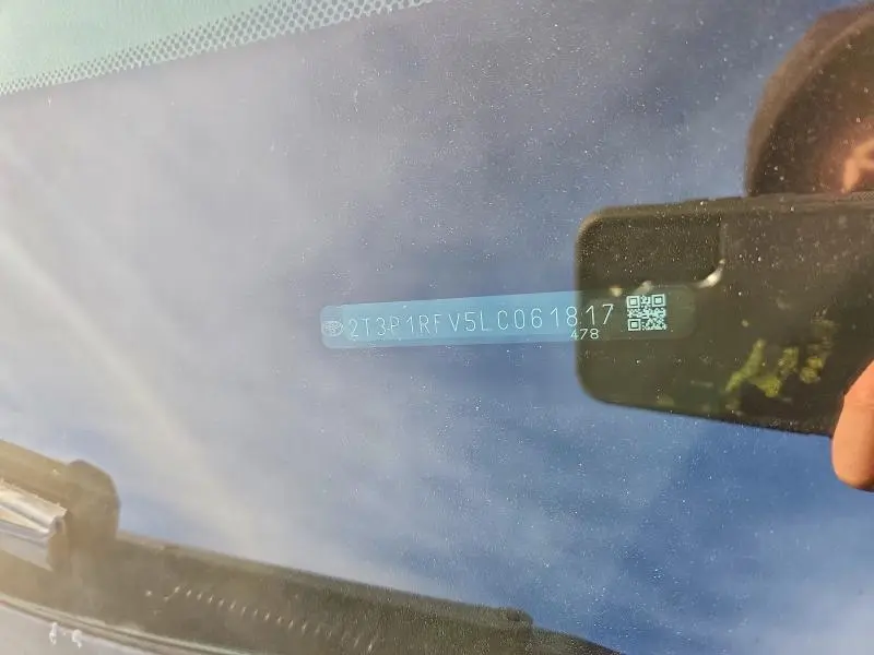 2020 TOYOTA RAV4 XLE  