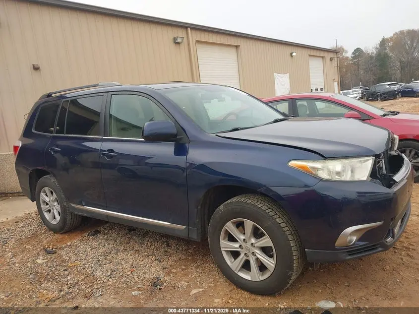 2013 TOYOTA HIGHLANDER SE V6