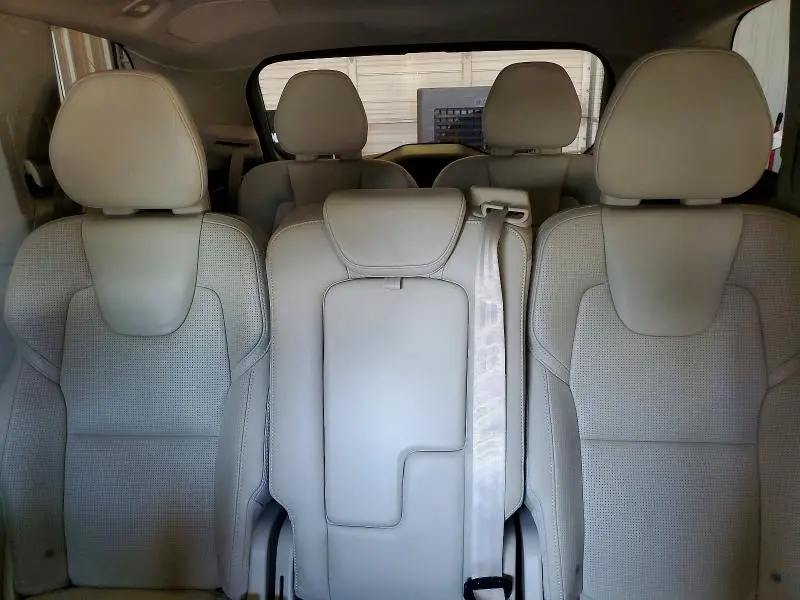 2017 VOLVO XC90 T6  