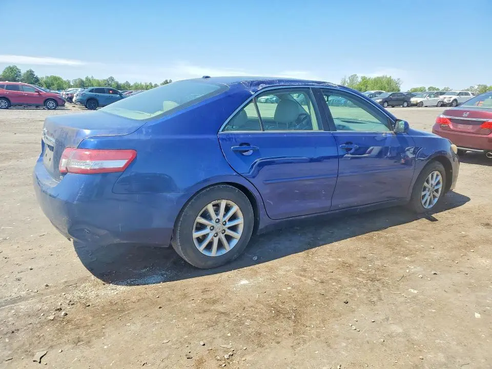2011 TOYOTA CAMRY XLE  