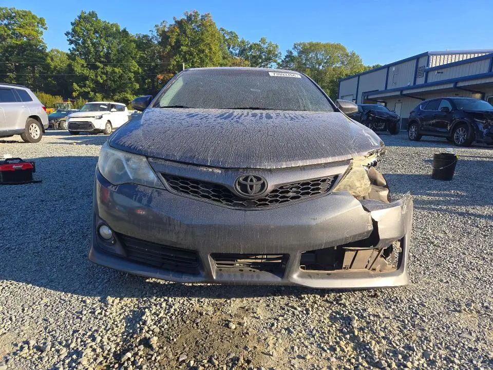 2013 TOYOTA CAMRY SE  