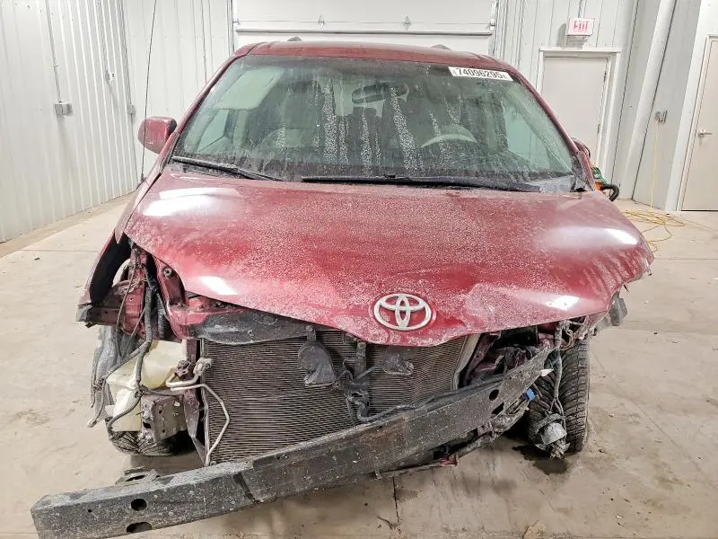 2012 TOYOTA SIENNA LE 8-PASSENGER  