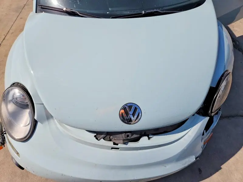 2010 VOLKSWAGEN NEW BEETLE   