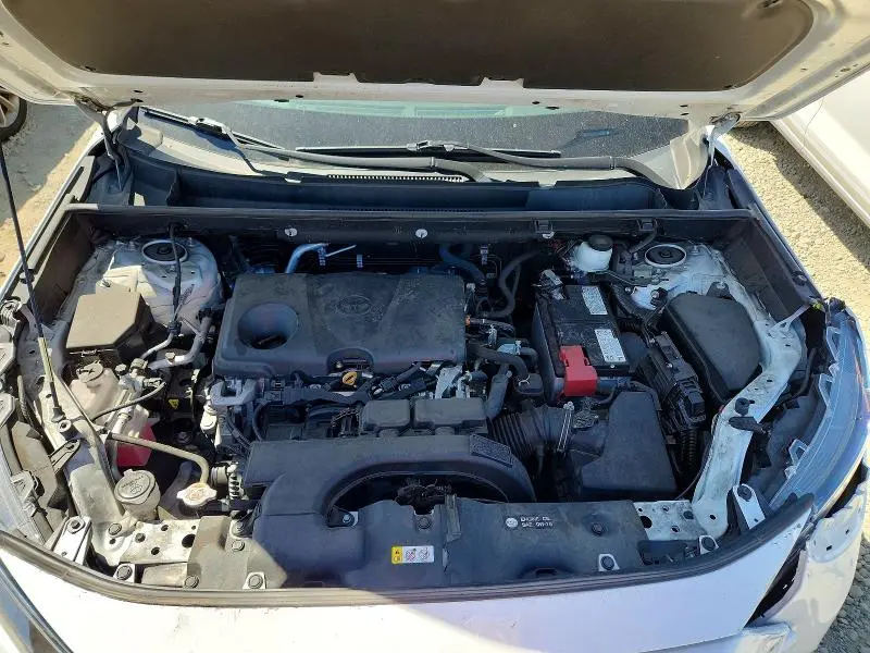 2021 TOYOTA RAV4 XLE  