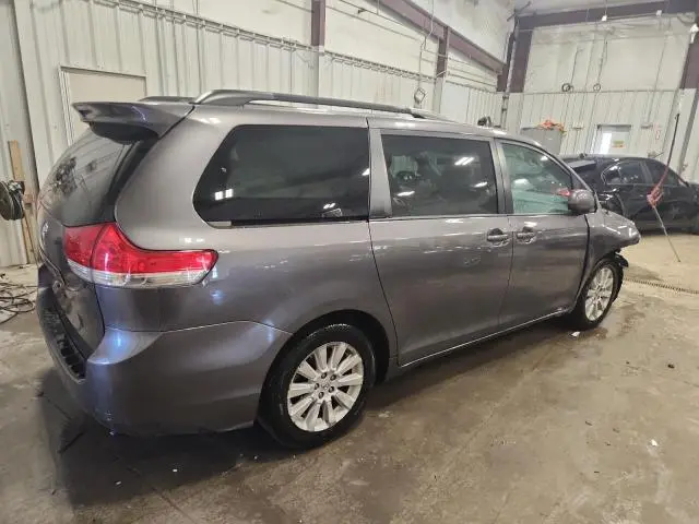 2013 TOYOTA SIENNA LE  