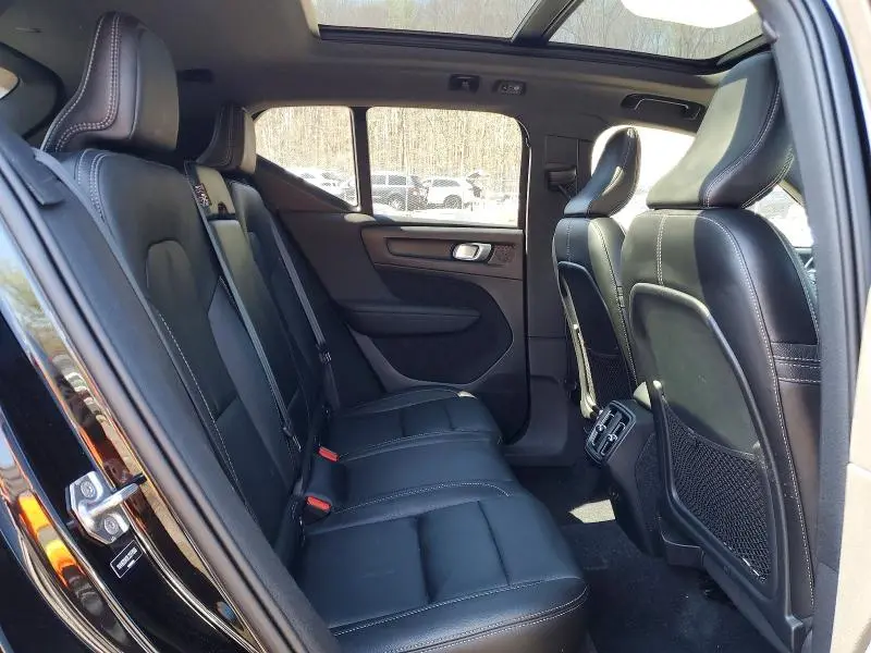 2020 VOLVO XC40 T5 MOMENTUM  
