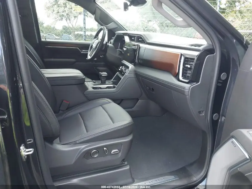 2025 GMC SIERRA 1500 4WD  SHORT BOX DENALI
