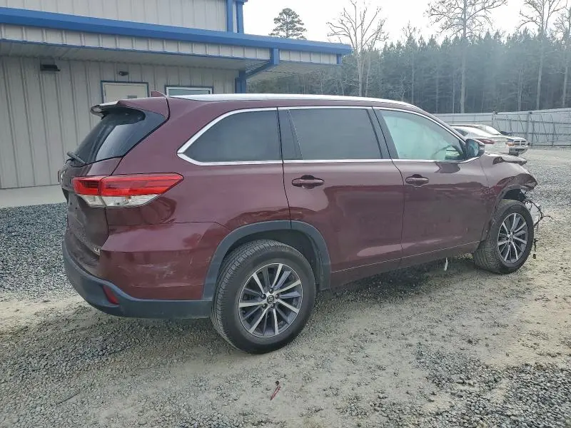 2017 TOYOTA HIGHLANDER SE  