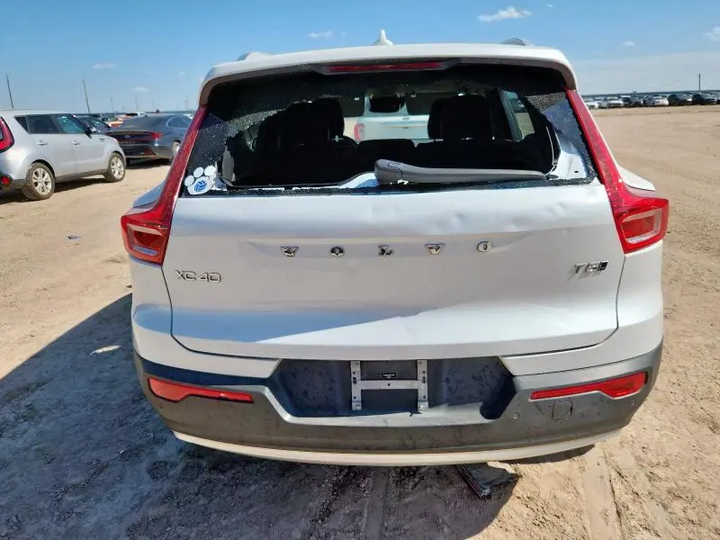 2021 VOLVO XC40 T5 MOMENTUM  