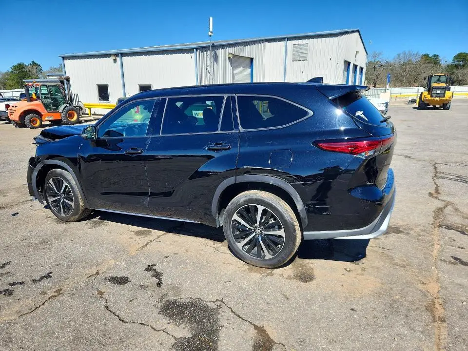 2022 TOYOTA HIGHLANDER XSE  