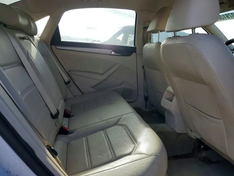 2015 VOLKSWAGEN PASSAT S  