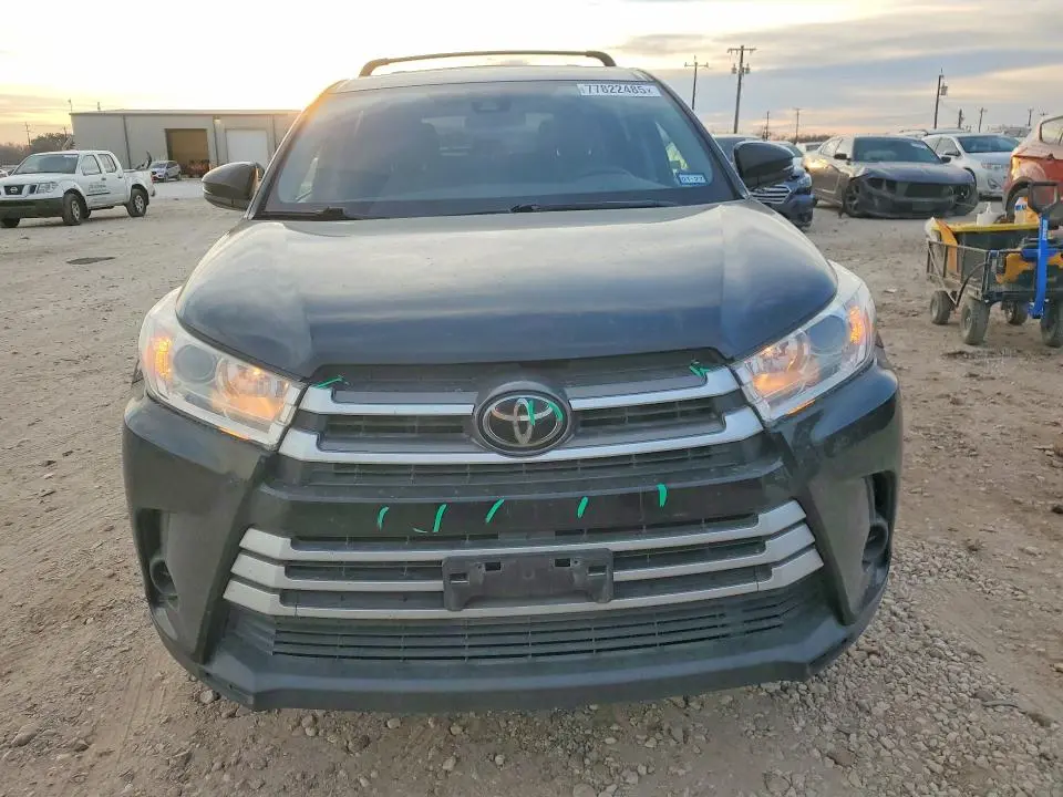 2019 TOYOTA HIGHLANDER LE  