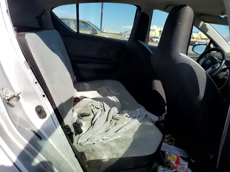2015 TOYOTA PRIUS C ONE  
