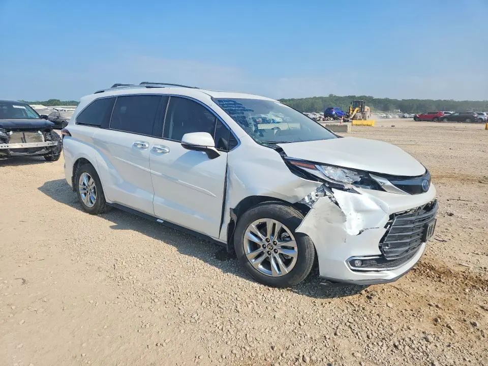 2022 TOYOTA SIENNA LIMITED 7-PASSENGER  