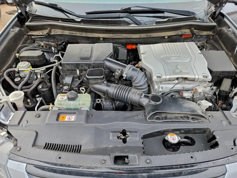 2018 MITSUBISHI OUTLANDER SE  