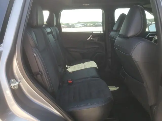 2022 MITSUBISHI OUTLANDER SE  