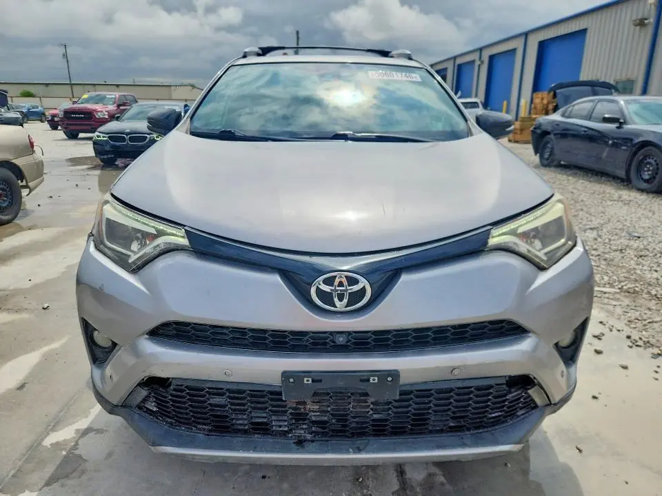 2016 TOYOTA RAV4 SE  