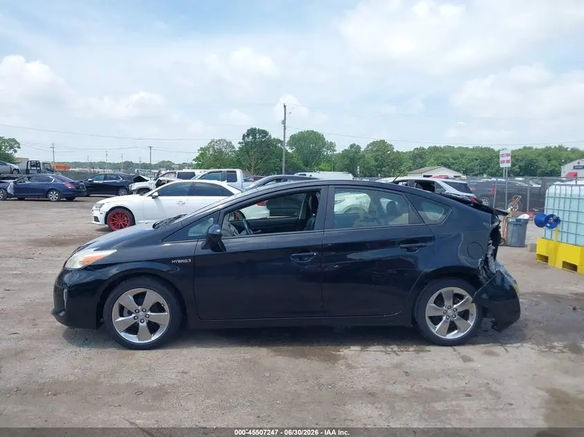 2013 TOYOTA PRIUS THREE SE
