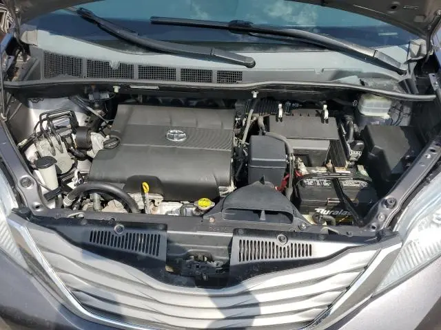 2011 TOYOTA SIENNA XLE  