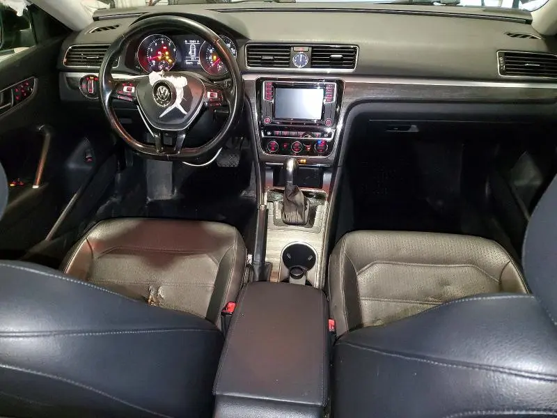 2016 VOLKSWAGEN PASSAT SE  