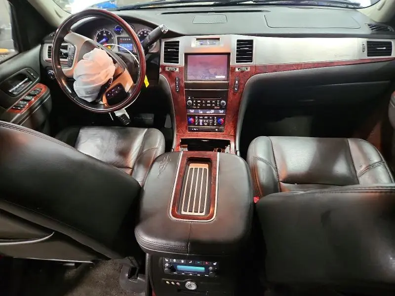 2013 CADILLAC ESCALADE LUXURY  