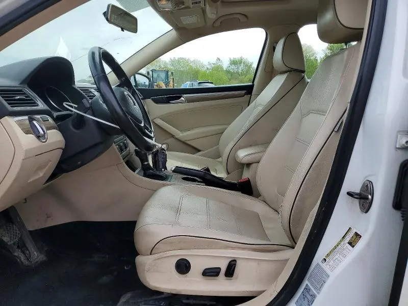 2017 VOLKSWAGEN PASSAT SE  