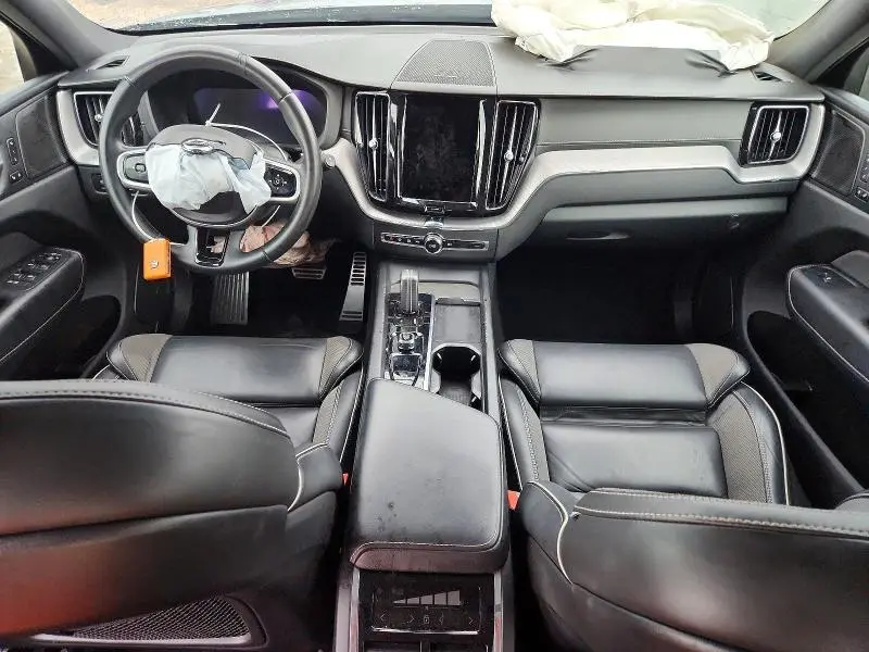 2022 VOLVO XC60 B5 R-DESIGN  