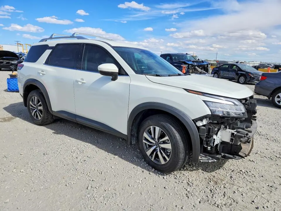 2024 NISSAN PATHFINDER SL  