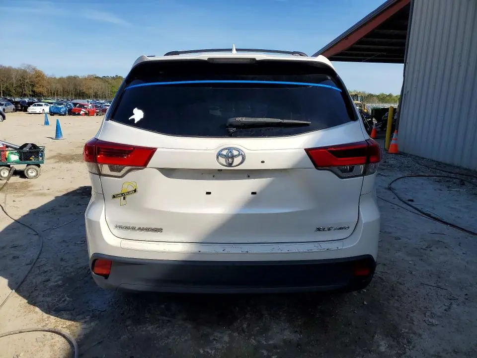 2017 TOYOTA HIGHLANDER XLE  