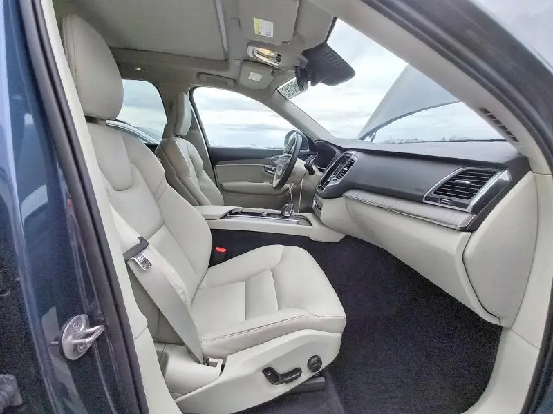 2025 VOLVO XC90 CORE  