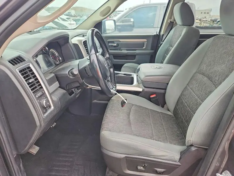 2016 RAM 1500 SLT  
