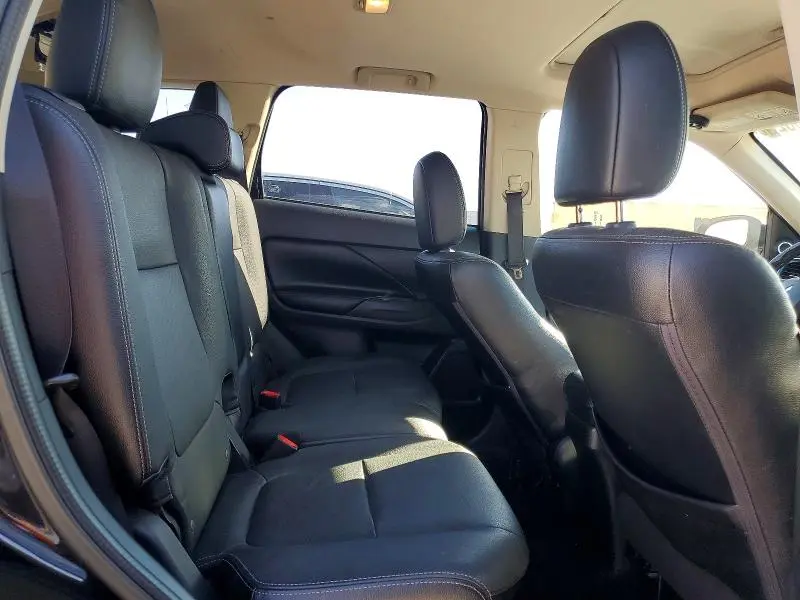 2017 MITSUBISHI OUTLANDER SE  