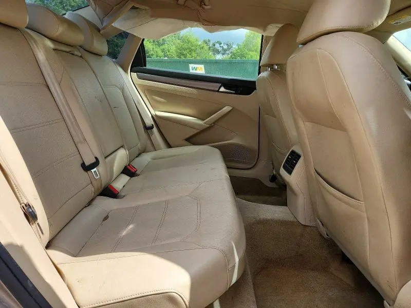 2015 VOLKSWAGEN PASSAT SE  
